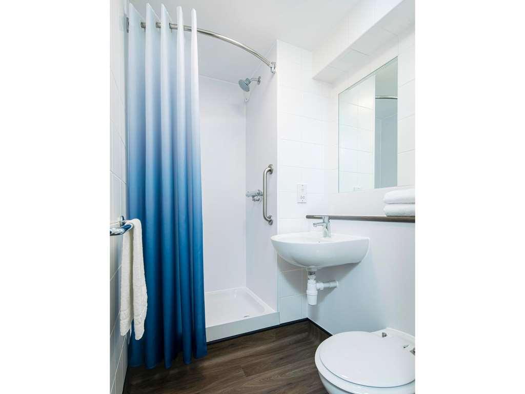 Travelodge London City Airport Номер фото