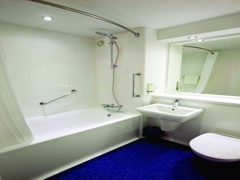 Travelodge London City Airport Екстер'єр фото