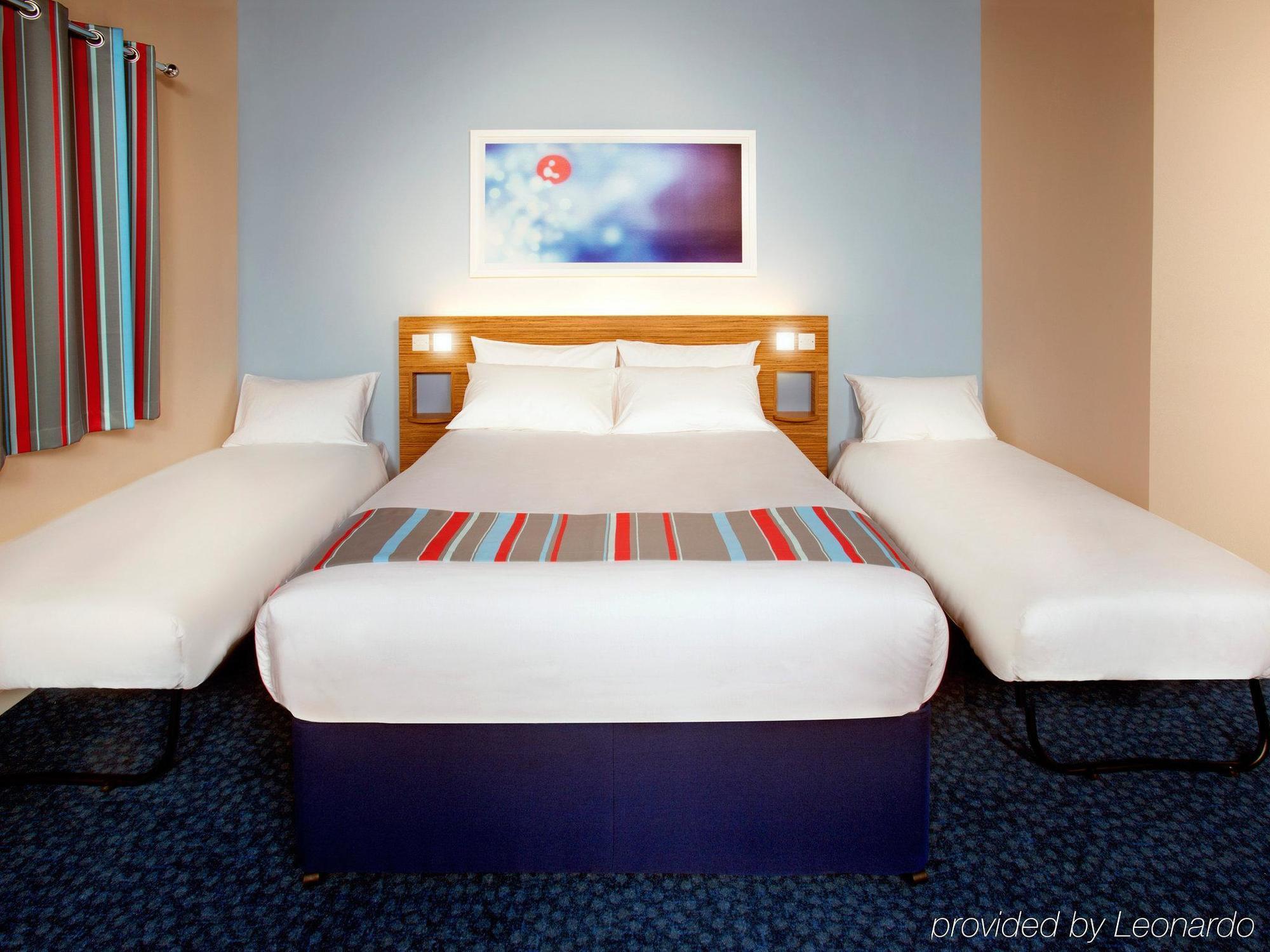 Travelodge London City Airport Екстер'єр фото