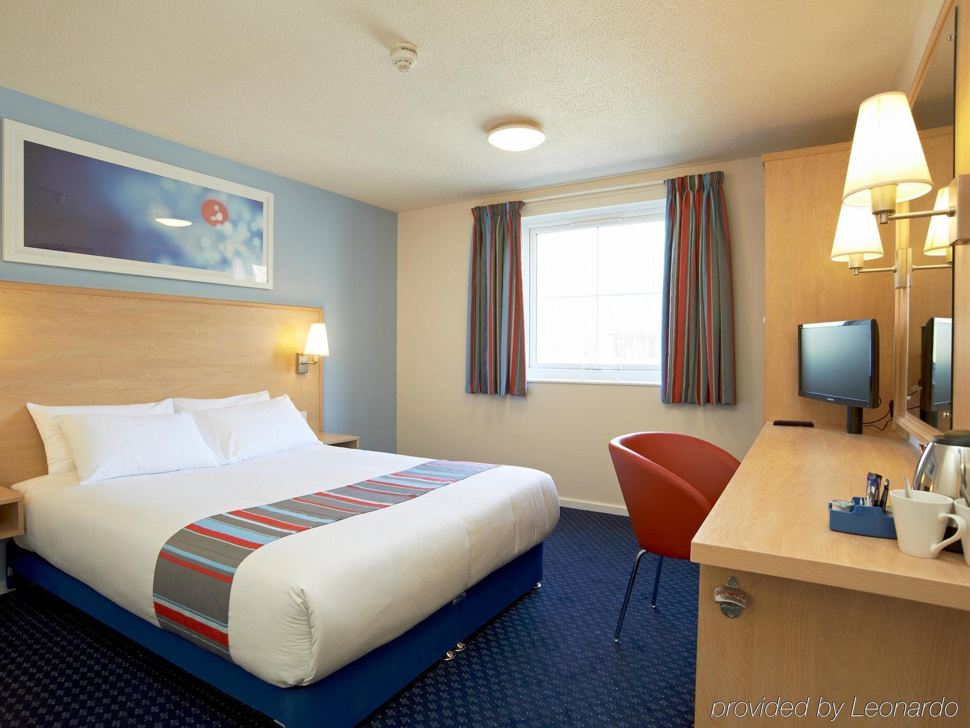 Travelodge London City Airport Екстер'єр фото